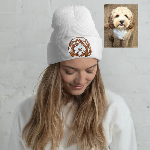 Bestickte Beanie mit Haustierportrait